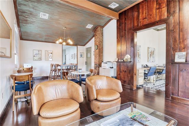 423 10 St.
