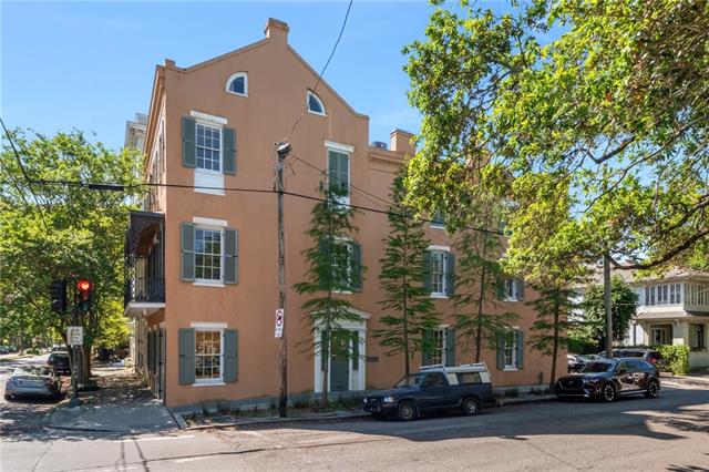 2200 Prytania Ave