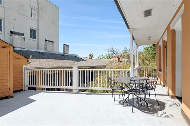 2200 Prytania Ave