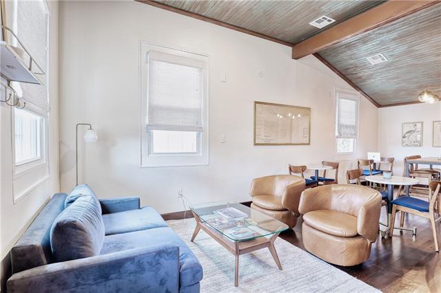 423 10 St.