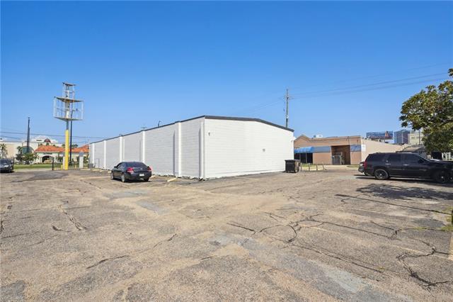 3125 N Causeway Blvd