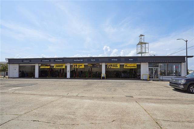 3125 N Causeway Blvd