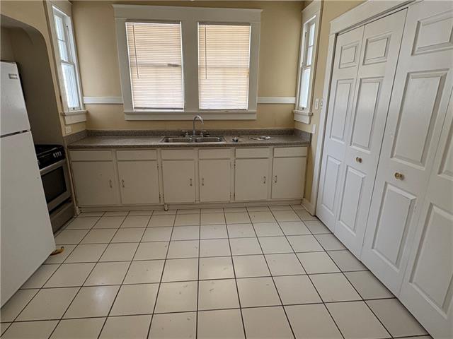 825-27 Louque PL