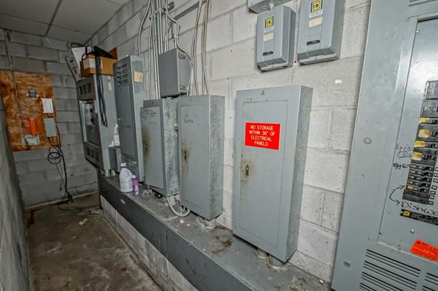 420 Westbank Expressway