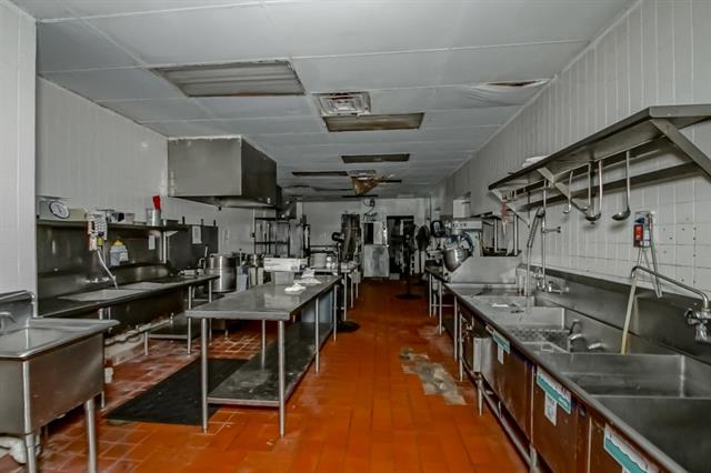 420 Westbank Expressway