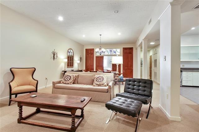 324 Chartres St