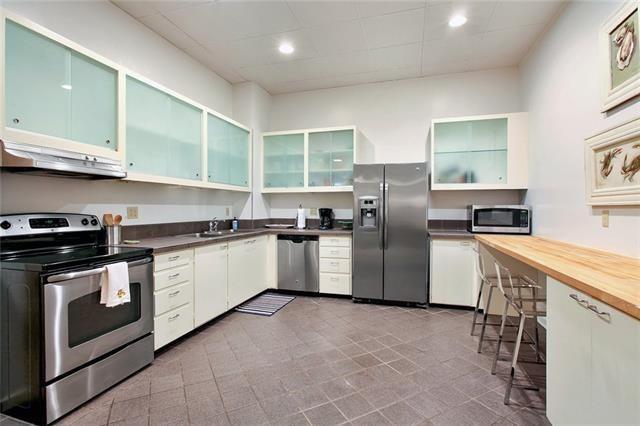 324 Chartres St