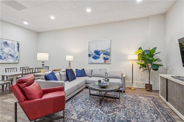 324 Chartres St
