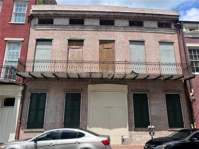 331 Dauphine St