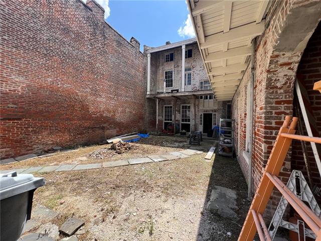 331 Dauphine St