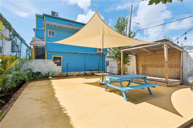 2003 St Claude Ave