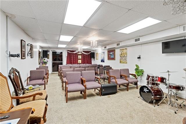 4211 Westbank Expressway