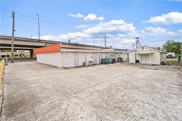 4211 Westbank Expressway