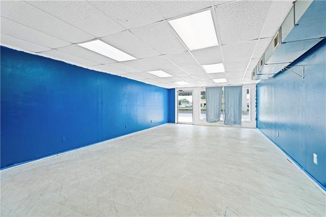 4211 Westbank Expressway