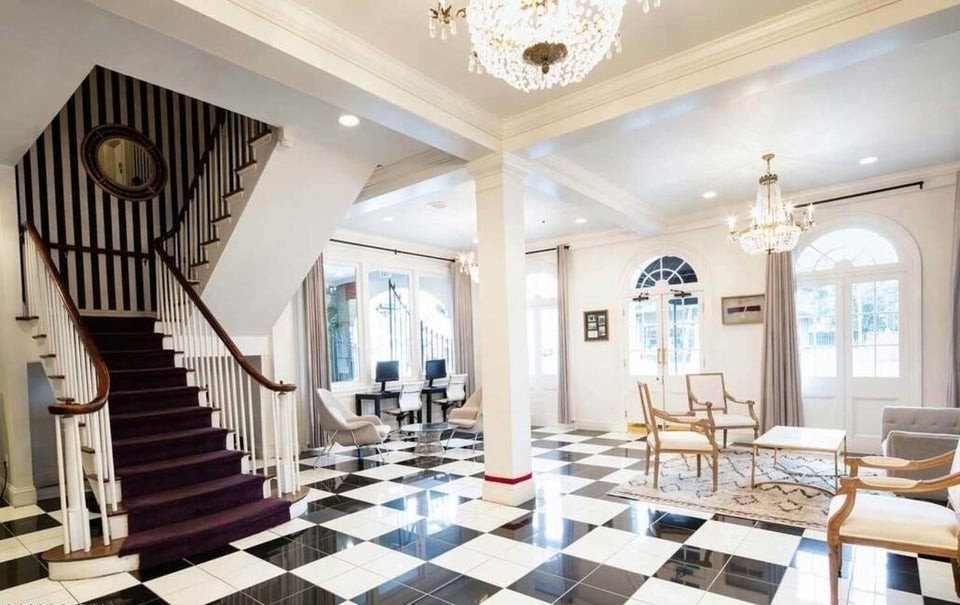 Maison St. Charles