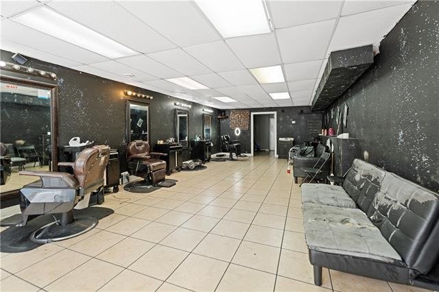 4211 Westbank Expressway