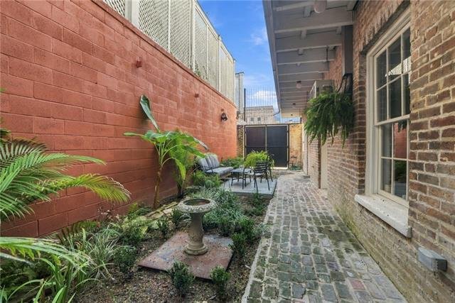 620 Julia St