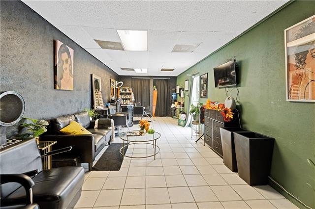 4211 Westbank Expressway